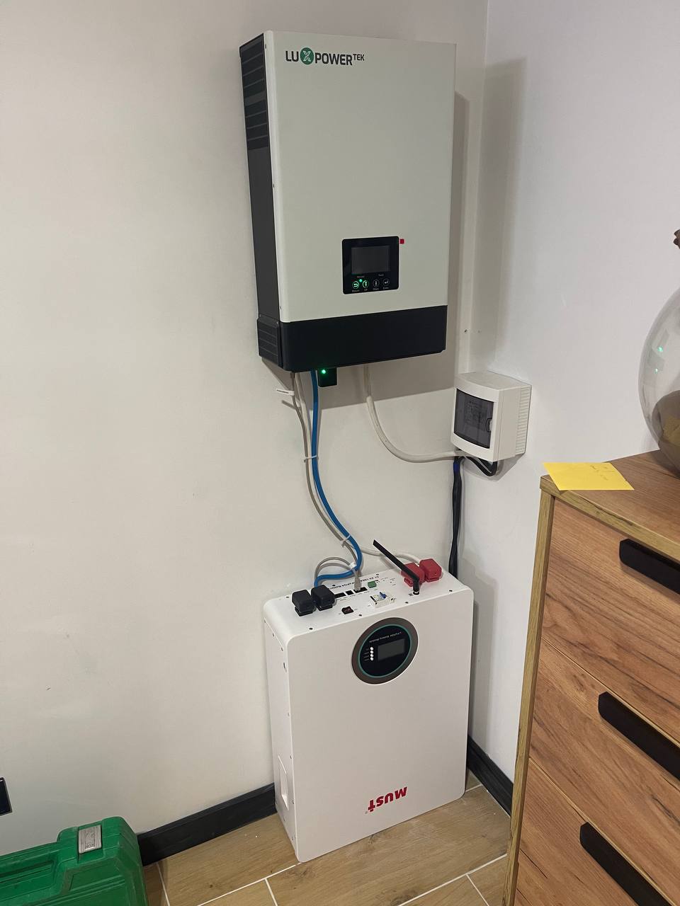 Комплект резервного живлення LUXPOWER SNA 6000 6кВт + MUST LP16-48100 5,1кВт*г