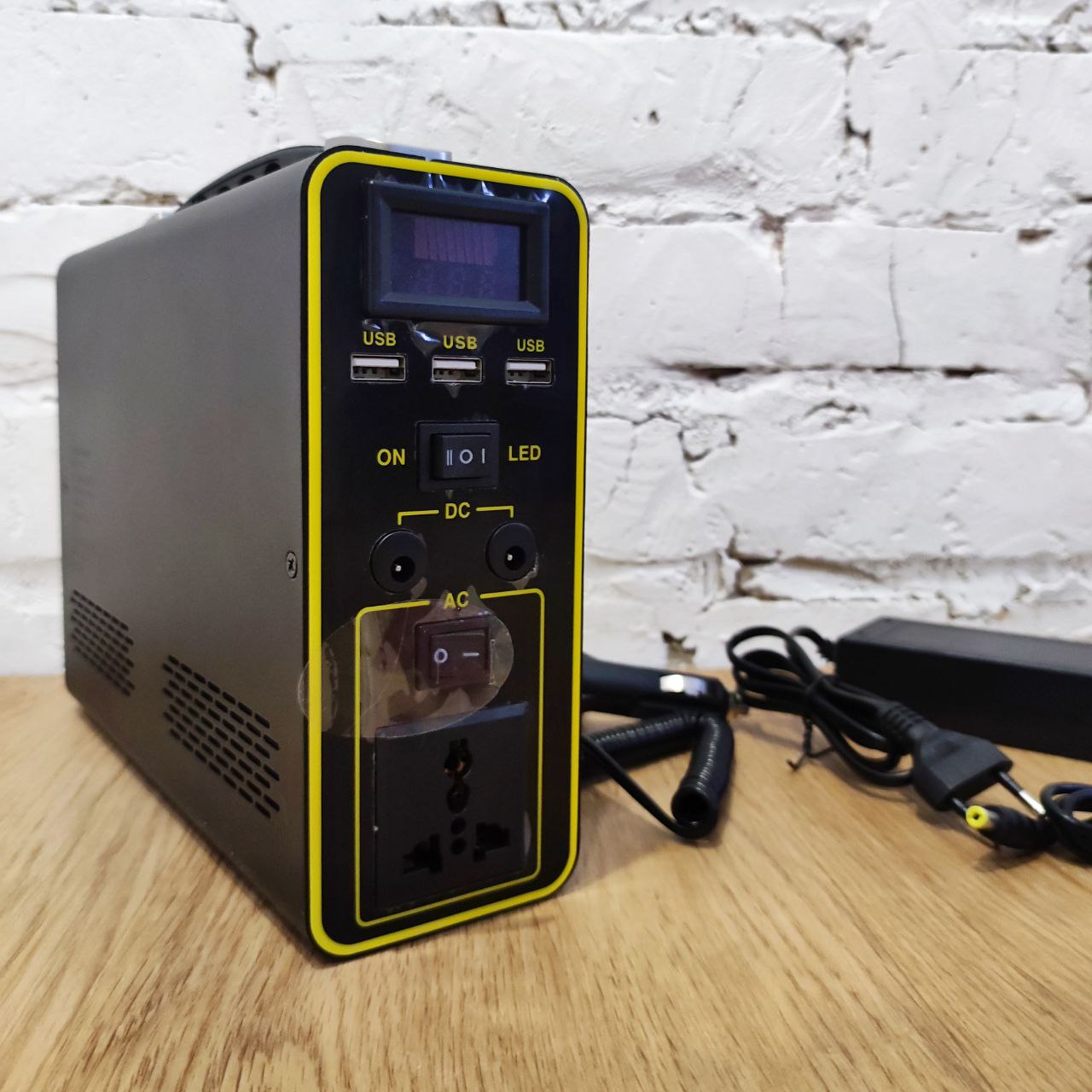 Портативна зарядна станція power bank