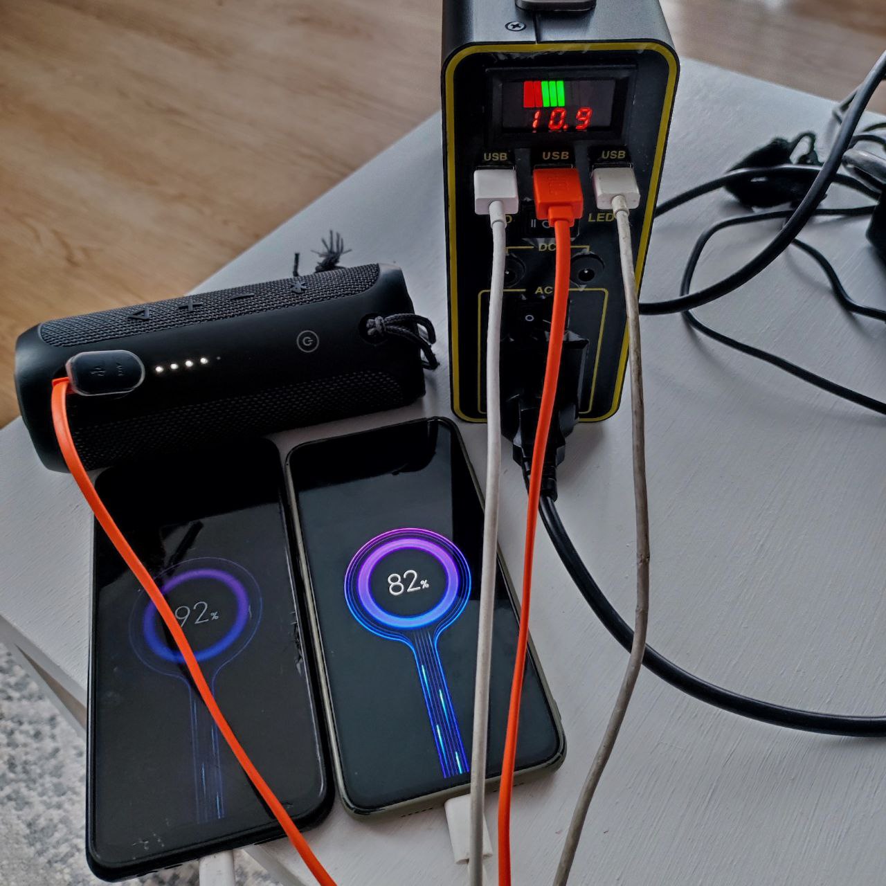 Портативна зарядна станція power bank