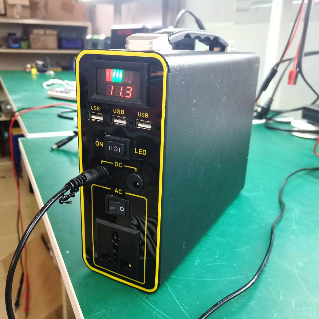 Портативна зарядна станція power bank